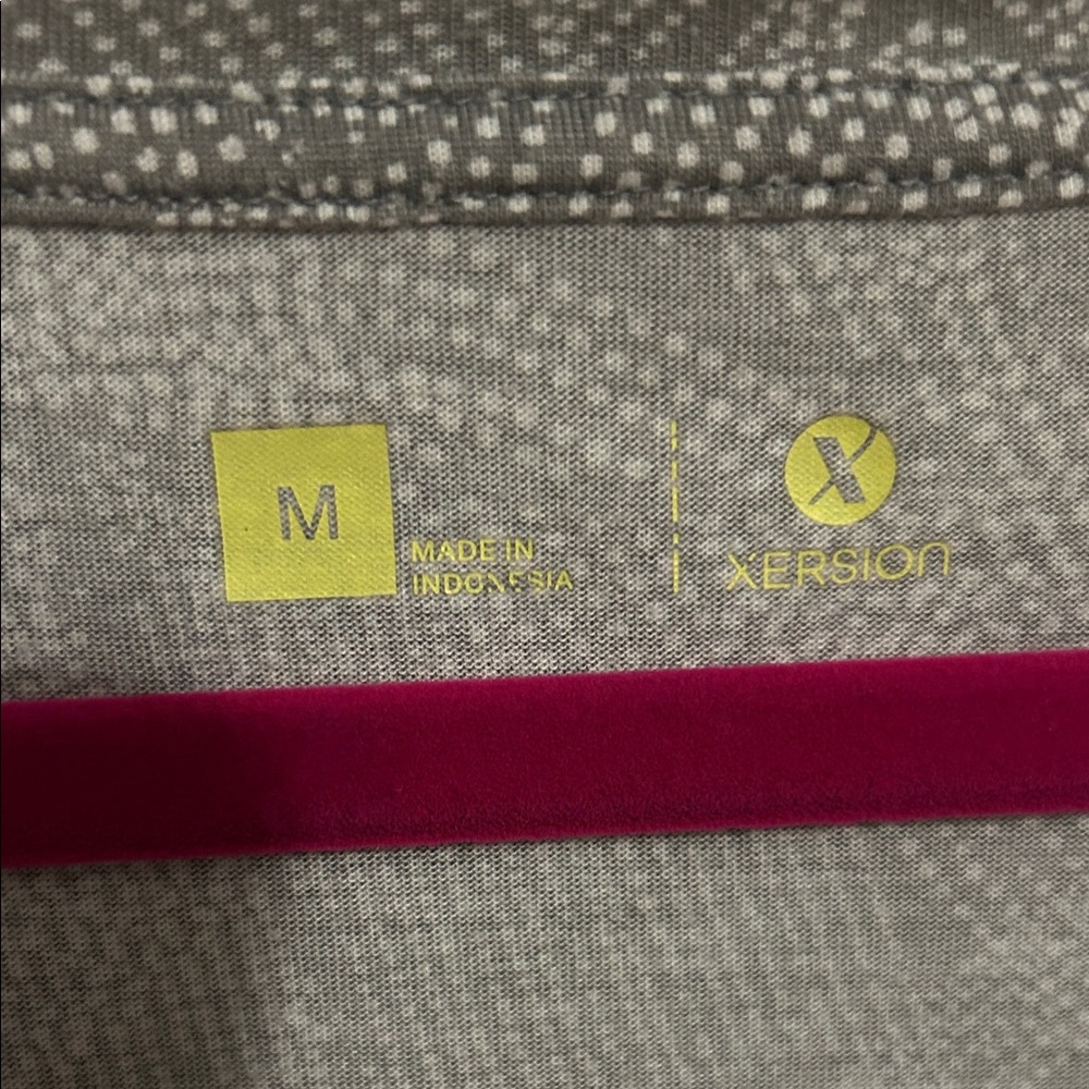 Xersion Gray Patterned Short Sleeve Top - Picture 2 of 6